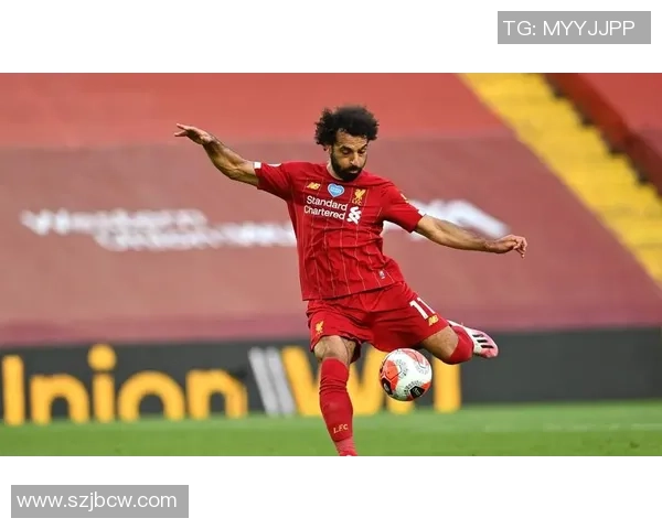 足球巨星亲自上脚实测新款战靴展现速度与力量的完美融合 足球巨星亲自上脚实测新款战靴展现速度与力量的完美融合